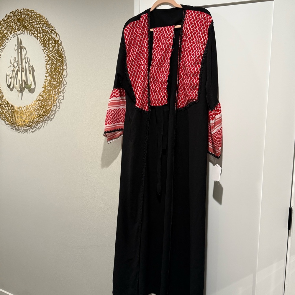 New Jordanian Kufiya Black and Red Abaya